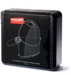 NomadiQ Draagbare Gasbarbecue - Zwart -Buiten Kamperen 1900 1900 c2vydmljzt1pbwfnzxmmc3jjpwh0dhbzjtnbjtjgjtjgd3d3lm5vbwfkaxfiyneuy29tjtjgd3aty29udgvudcuyrnvwbg9hzhmlmkyymdiwjtjgmdclmkzub21hzglrlwjics1ib3gtms5qcgcmy2fjagvnyxj